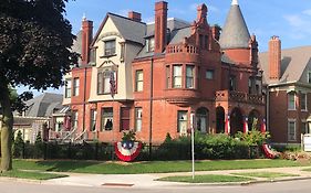 Schuster Mansion Bed & Breakfast